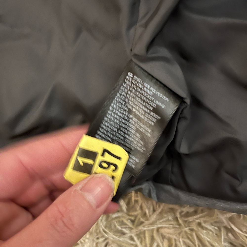 550 Northface Jacket Size Medium Gray - image 6